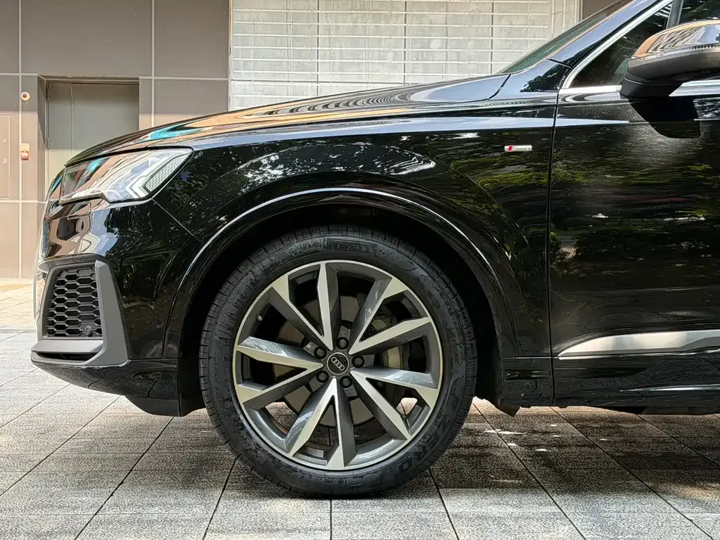 Audi Q7 — фото 6