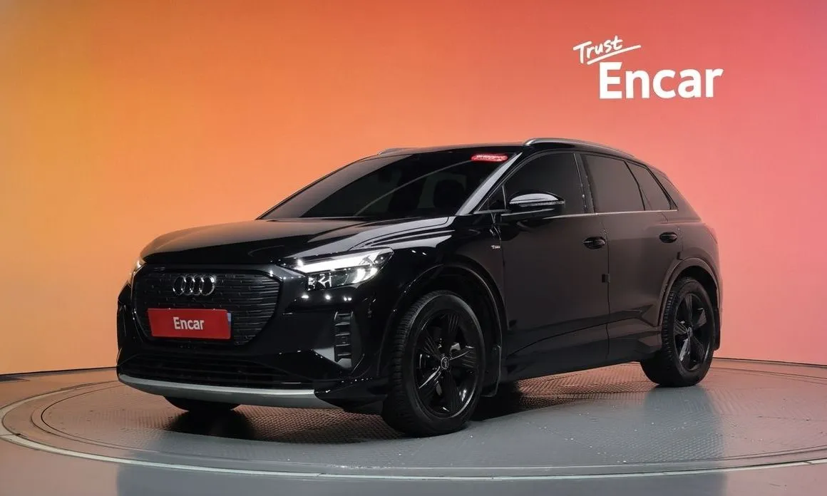 Audi Q4 e-tron — фото 1