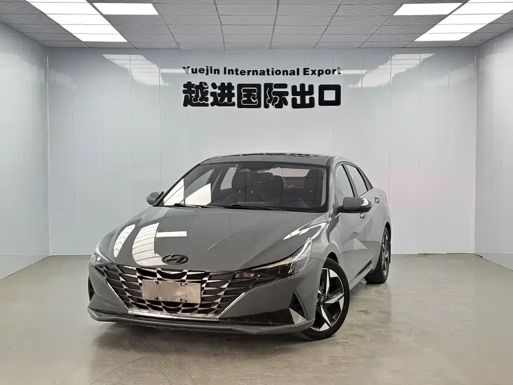 Hyundai Elantra — фото 1