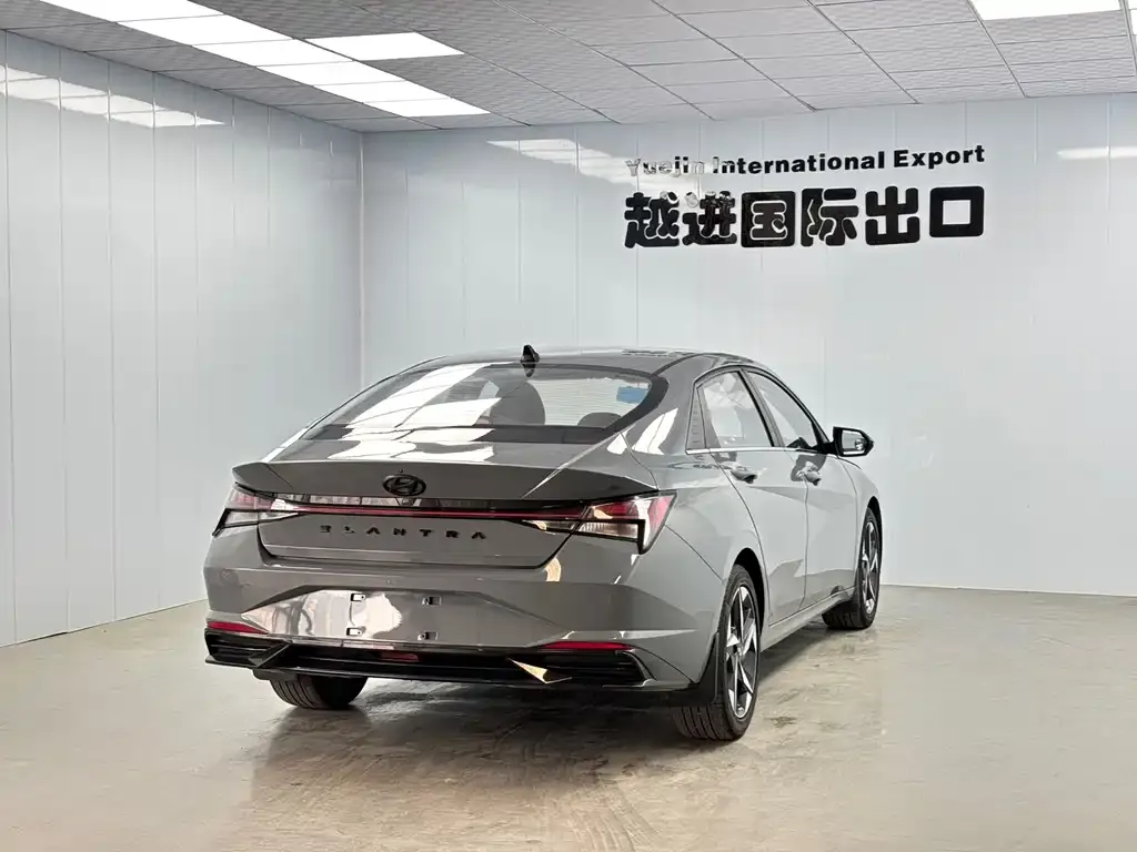 Hyundai Elantra — фото 10