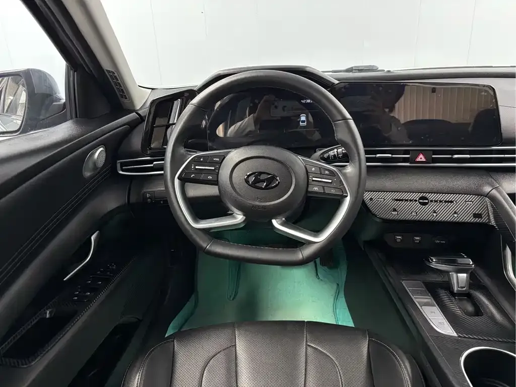 Hyundai Elantra — фото 4