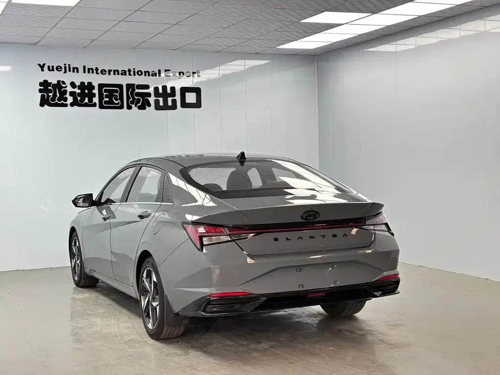 Hyundai Elantra — фото 3