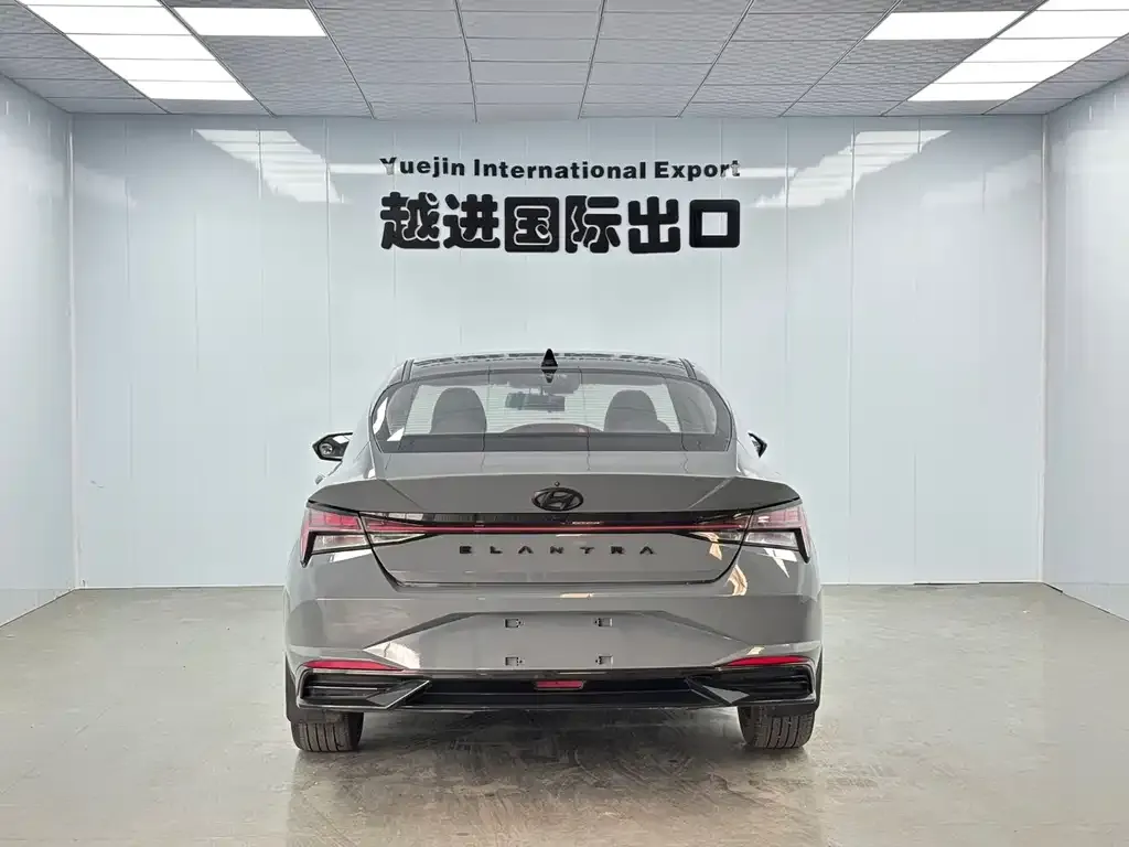 Hyundai Elantra — фото 2