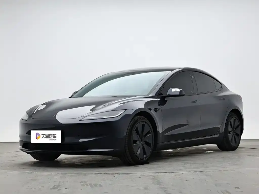 Tesla Model 3 — фото 1