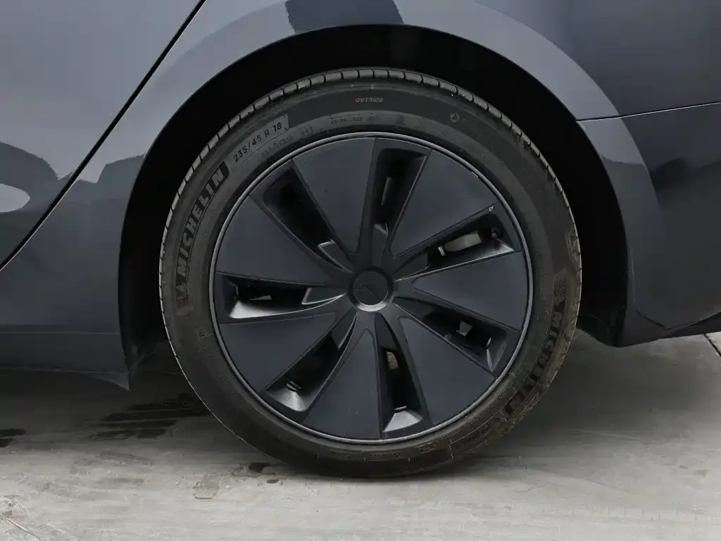 Tesla Model 3 — фото 10