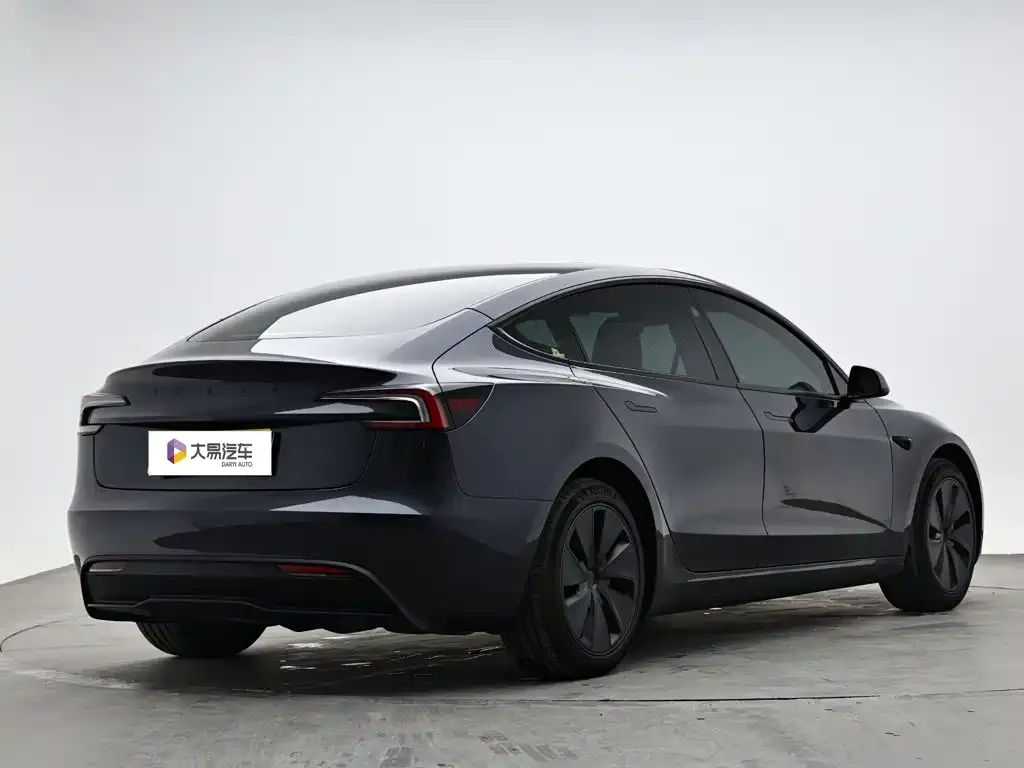 Tesla Model 3 — фото 8