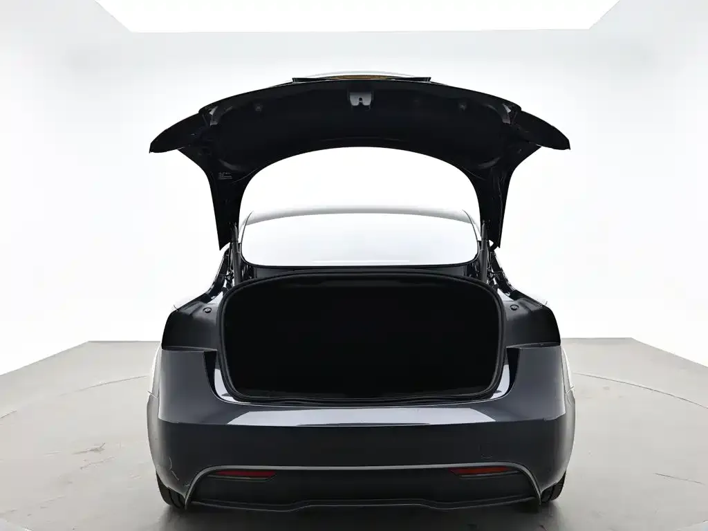 Tesla Model 3 — фото 4