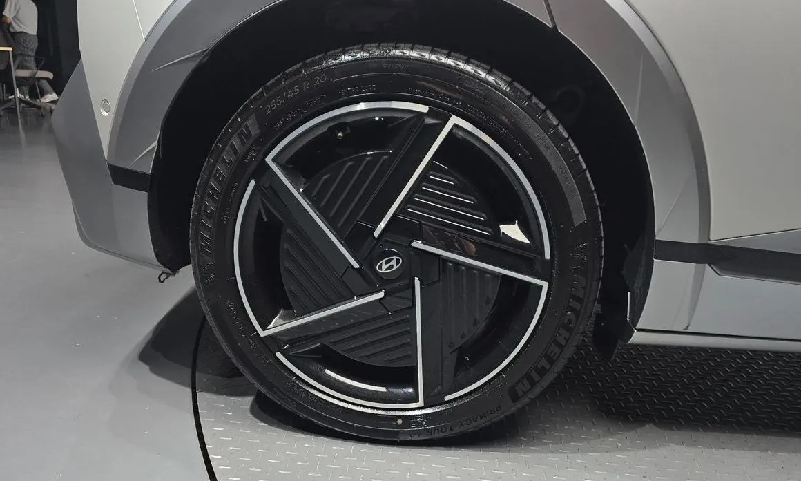 Hyundai Ioniq5 — фото 8