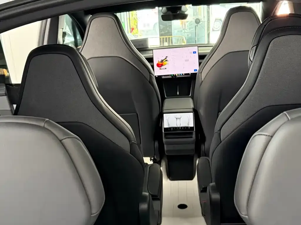 Tesla Model Y L — фото 3