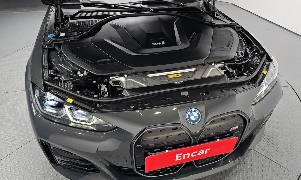 BMW i4 — фото 9