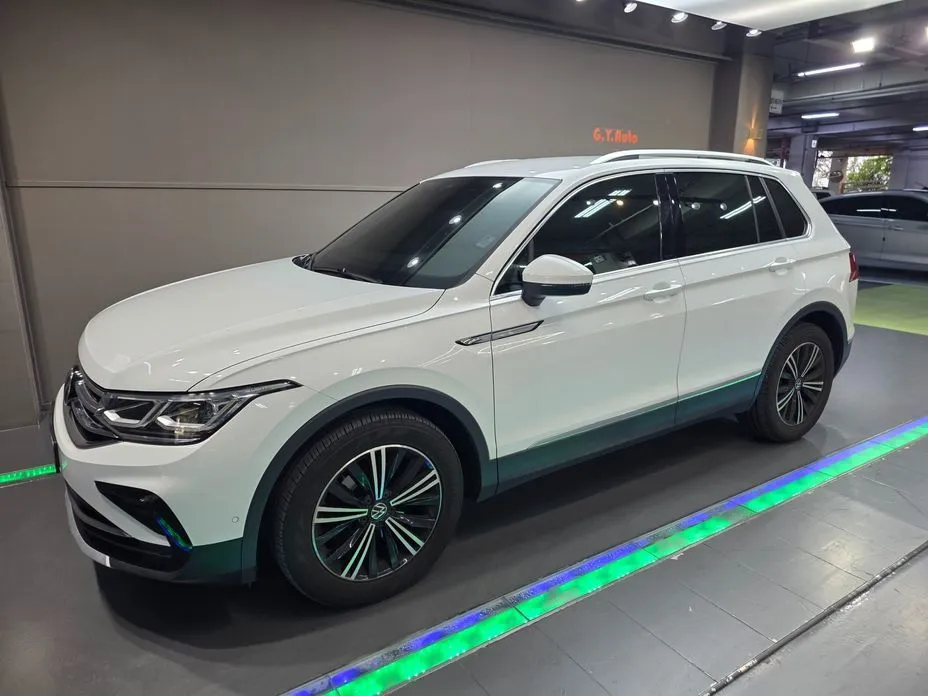 Volkswagen Tiguan — фото 1
