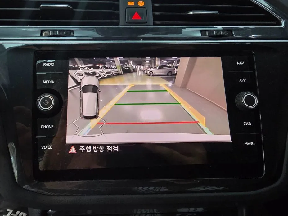 Volkswagen Tiguan — фото 10
