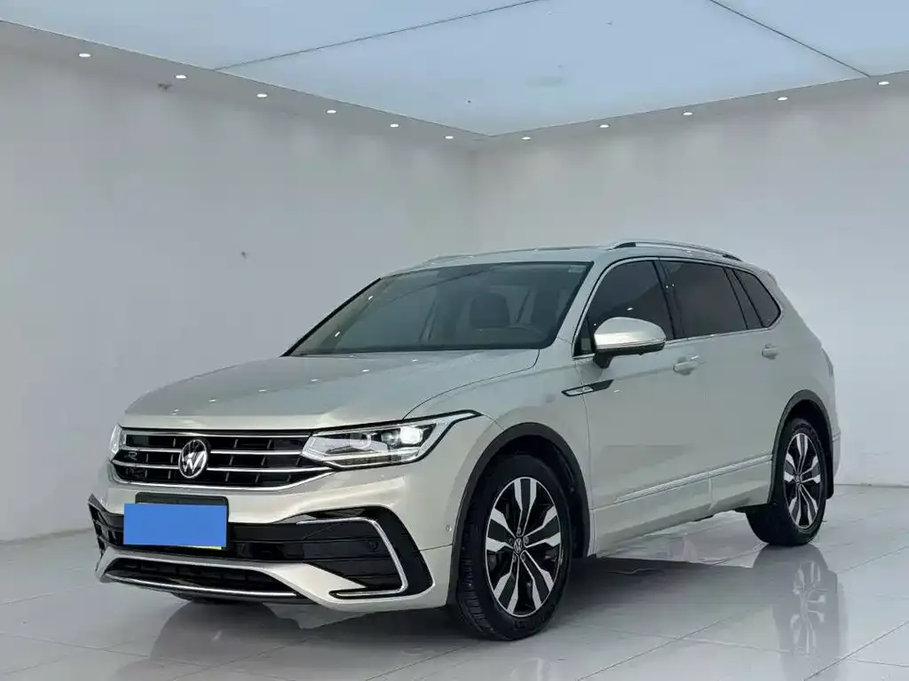 Volkswagen Tiguan L — фото 1