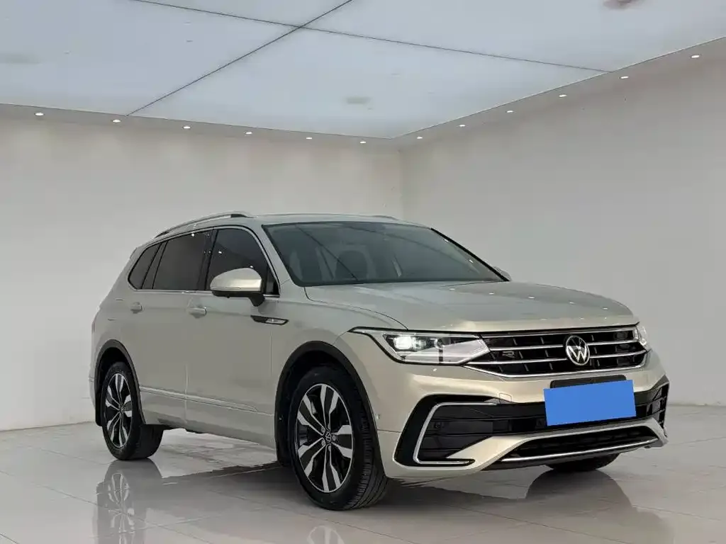Volkswagen Tiguan L — фото 2