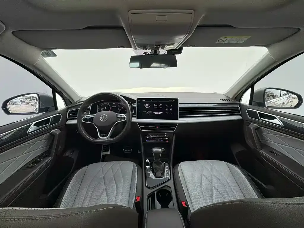 Volkswagen Tiguan L — фото 9