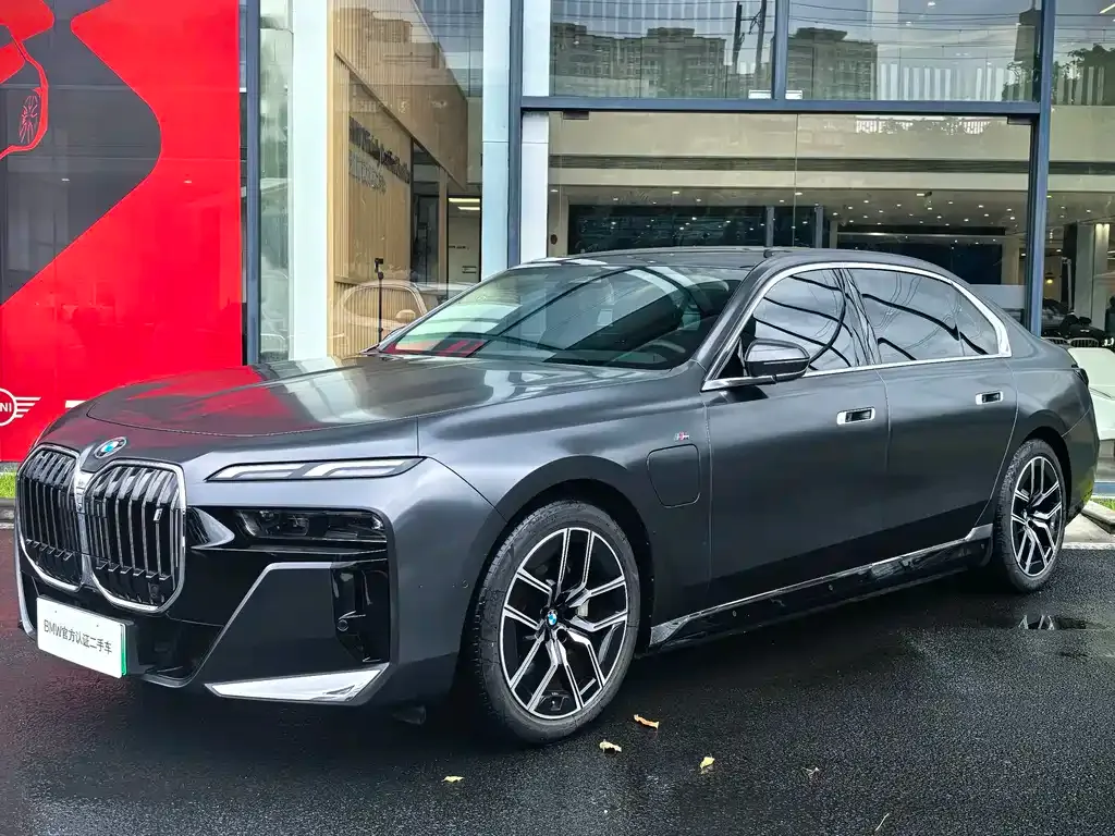 BMW i7 — фото 1