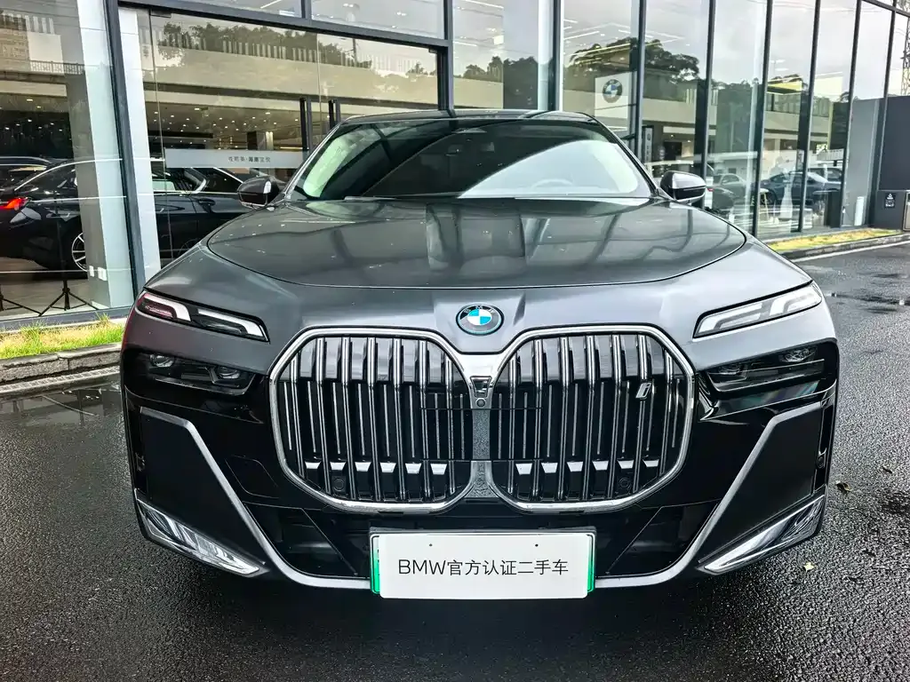 BMW i7 — фото 9