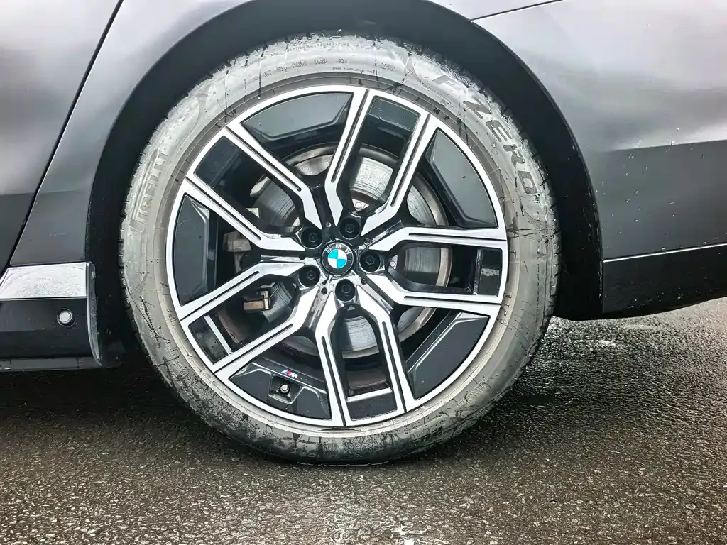 BMW i7 — фото 10