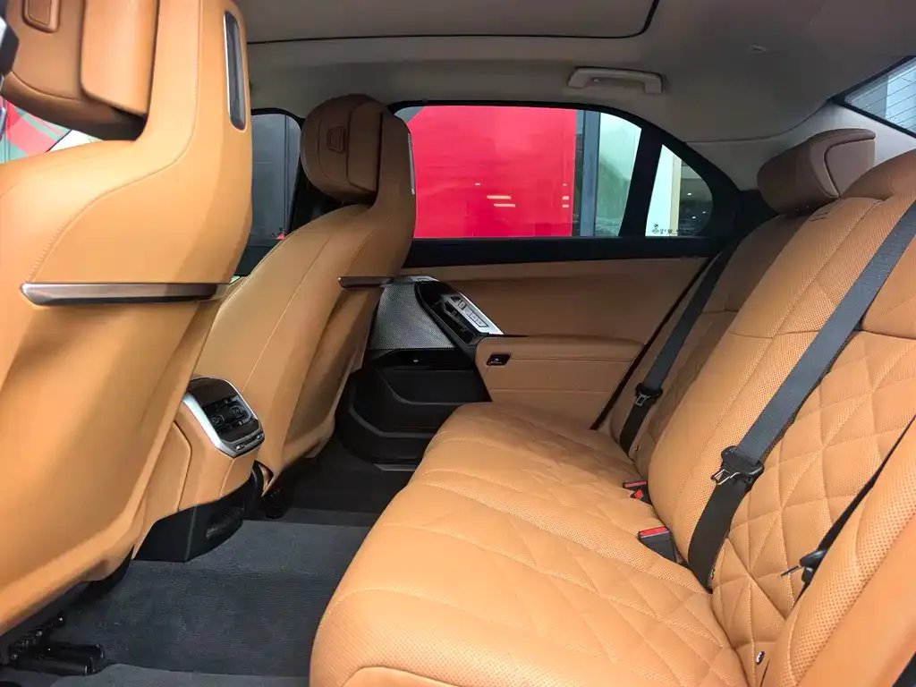 BMW i7 — фото 6