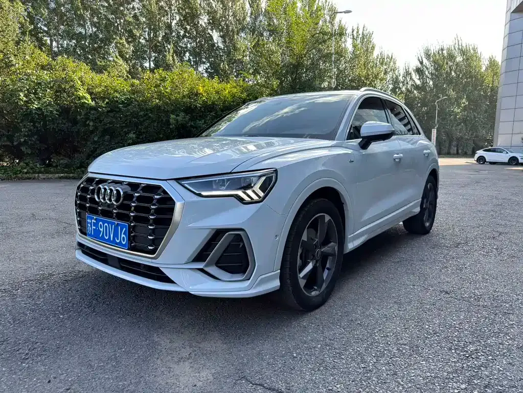 Audi Q3 — фото 1