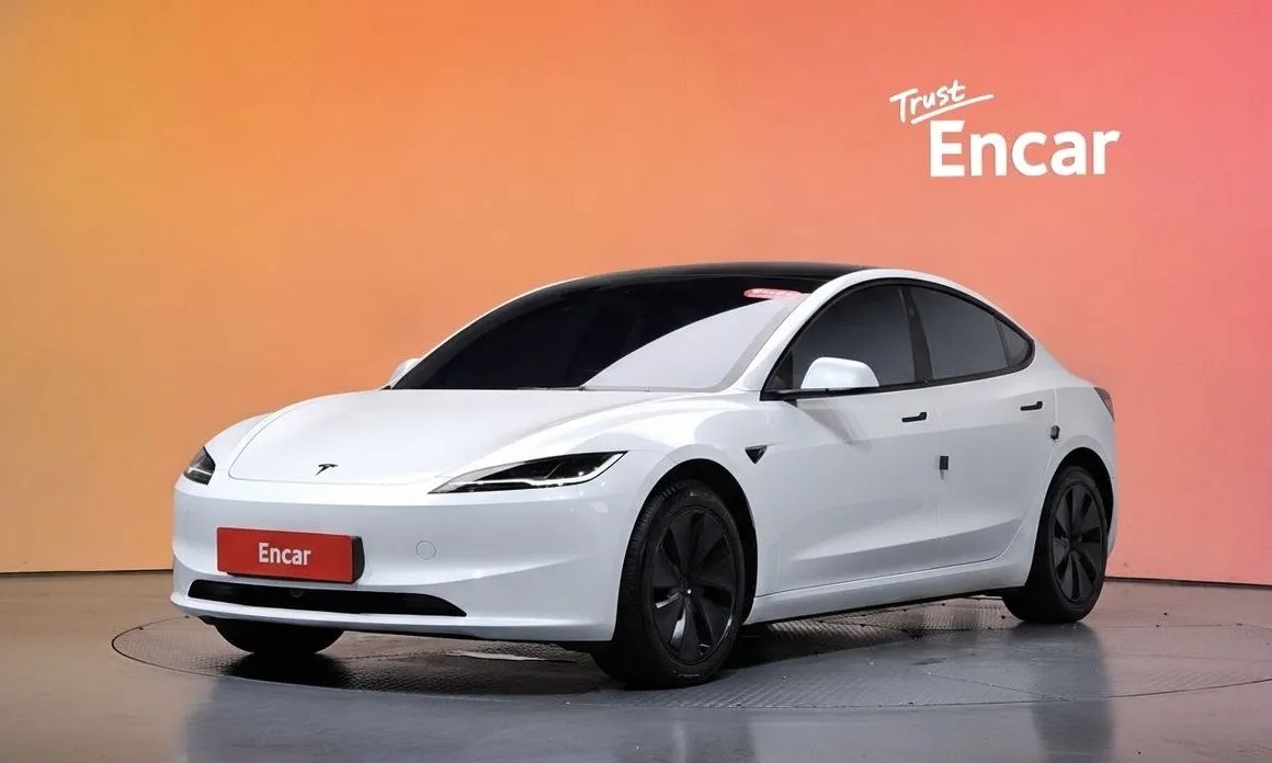 Tesla Model 3 — фото 1