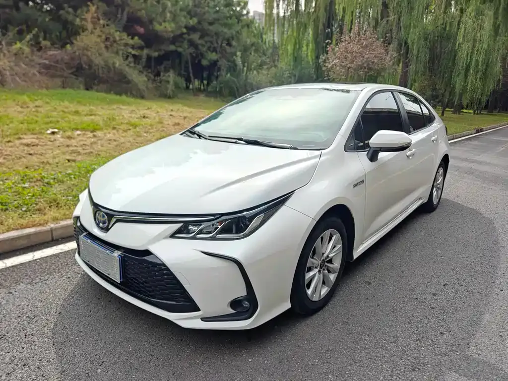 Toyota Corolla — фото 1