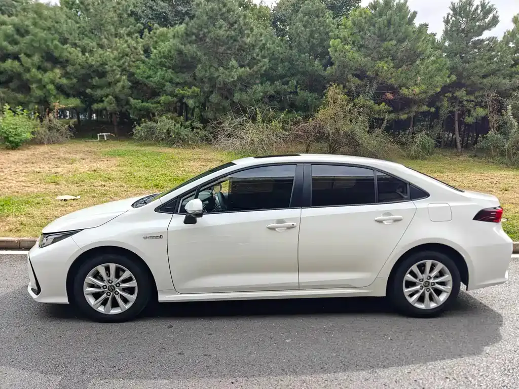 Toyota Corolla — фото 5