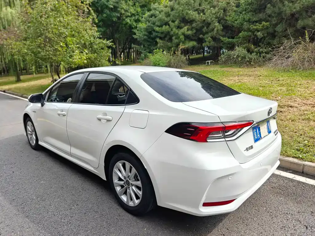 Toyota Corolla — фото 7