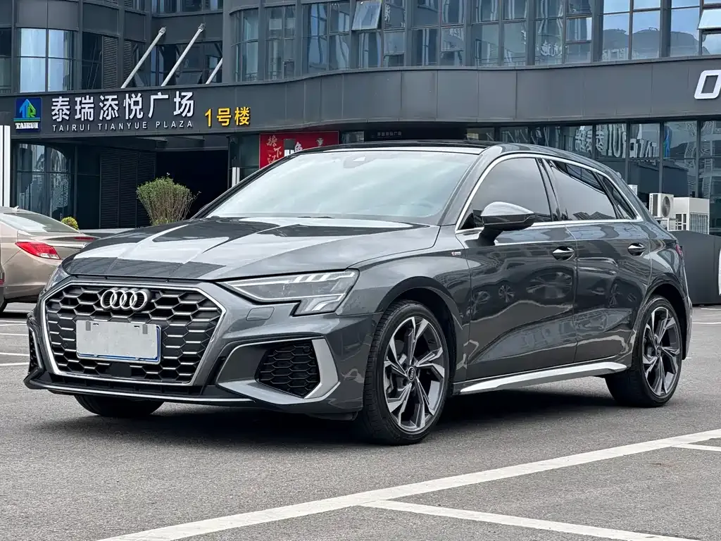 Audi A3 — фото 1