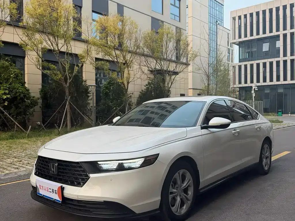 Honda Accord — фото 1