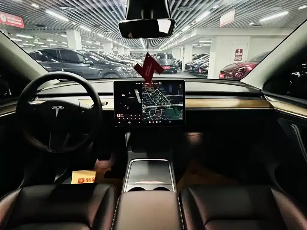 Tesla Model Y — фото 9