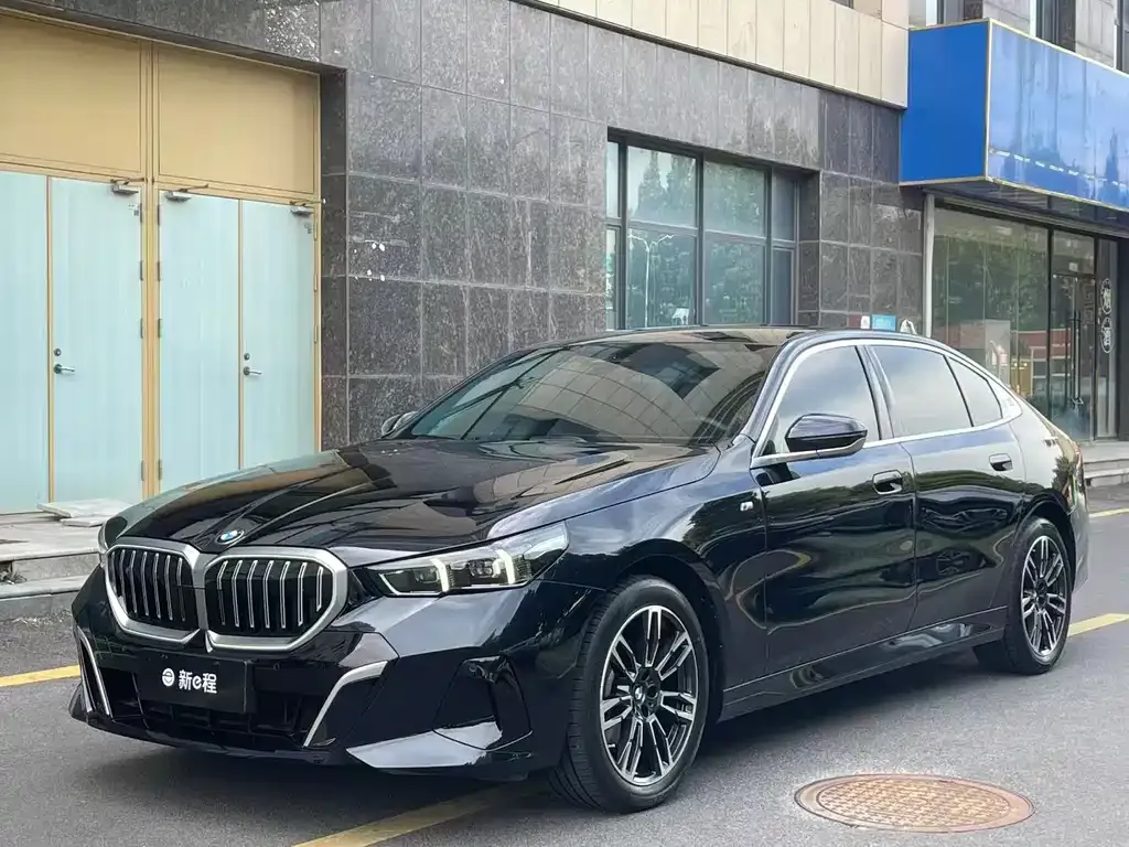 BMW 5 Series — фото 1
