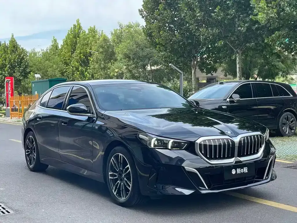 BMW 5 Series — фото 9