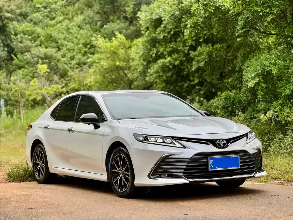 Toyota Camry — фото 9