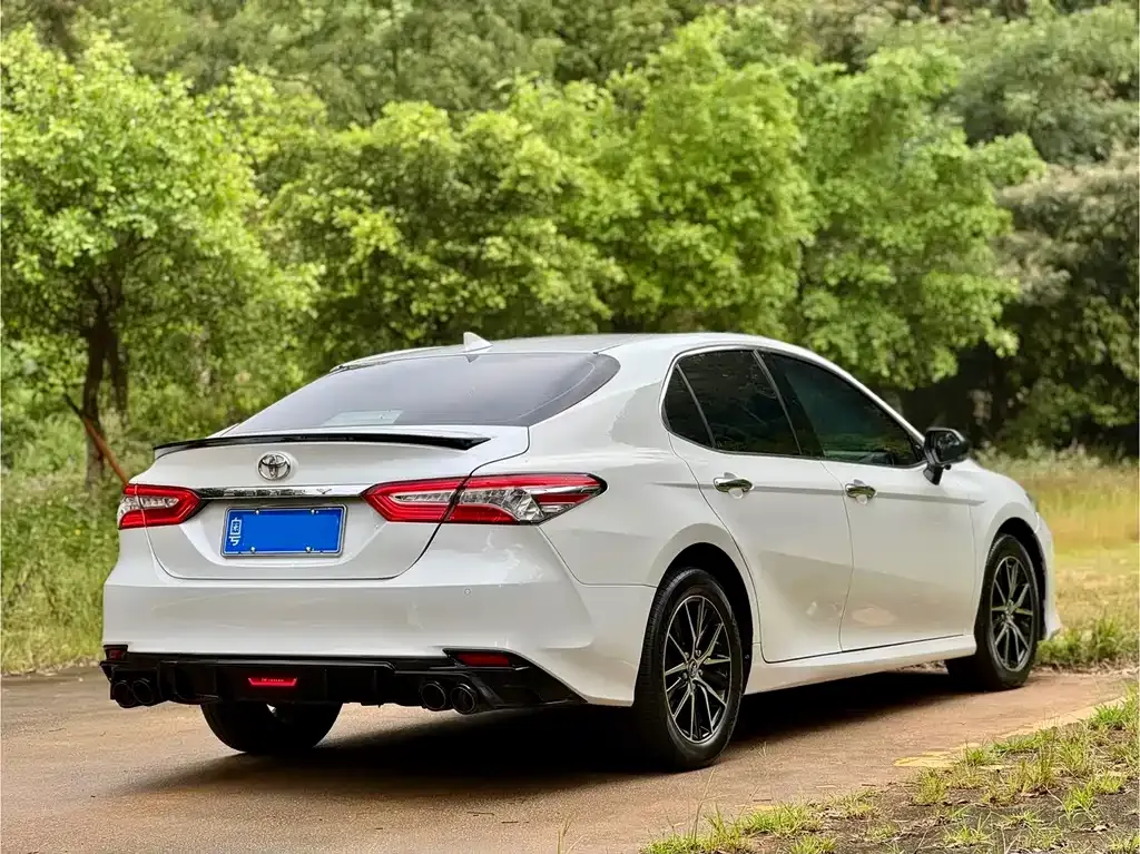 Toyota Camry — фото 7