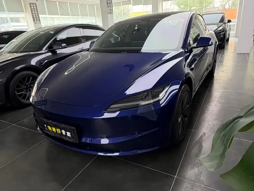 Tesla Model 3 — фото 1