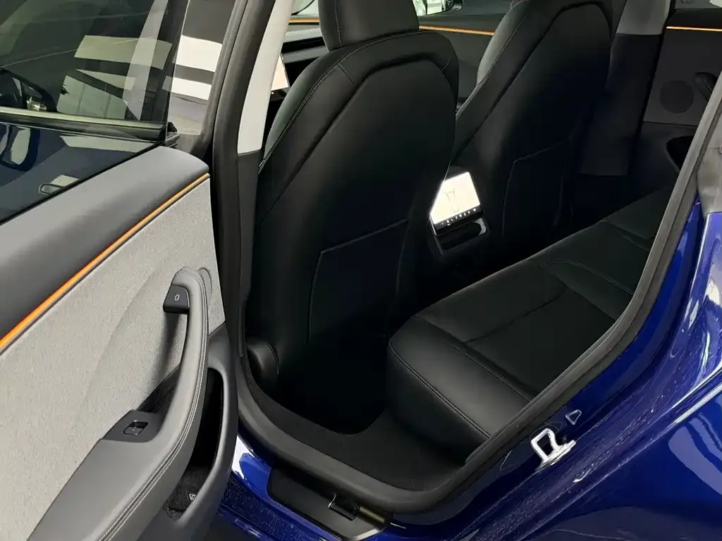 Tesla Model 3 — фото 10