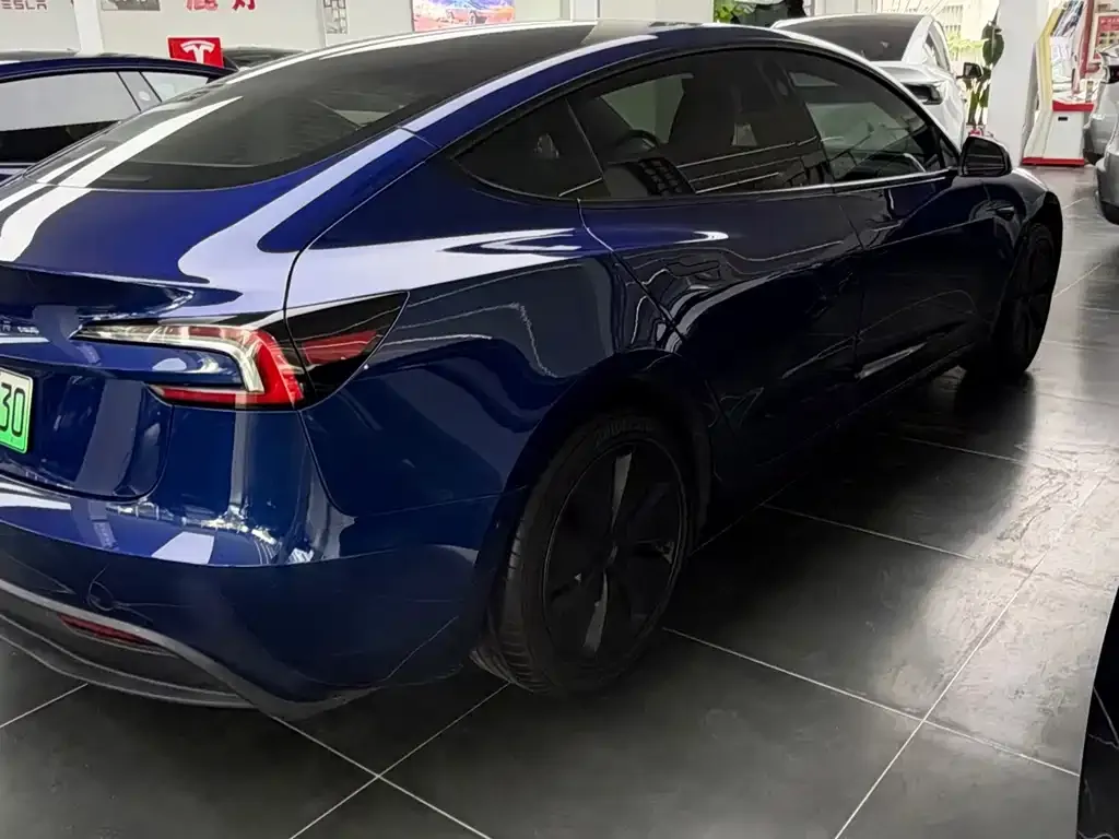 Tesla Model 3 — фото 4