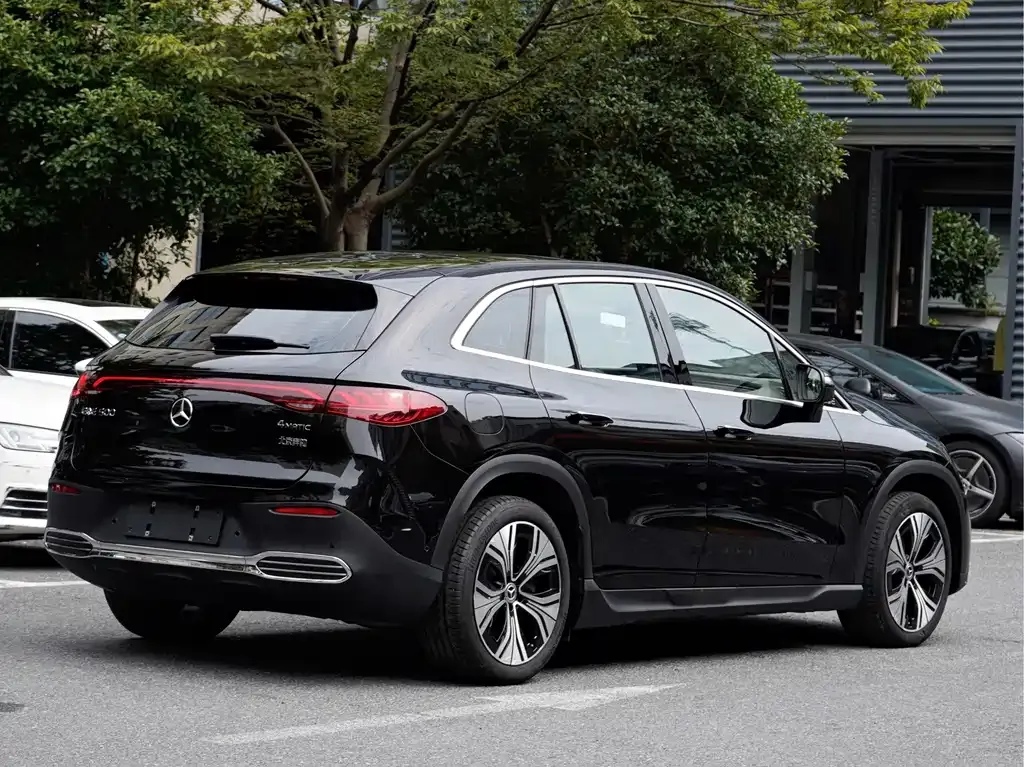 Mercedes-Benz EQE SUV — фото 10