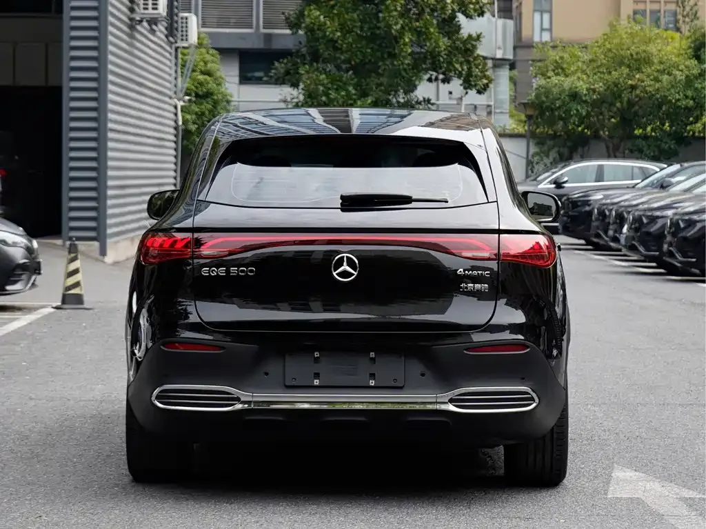 Mercedes-Benz EQE SUV — фото 9