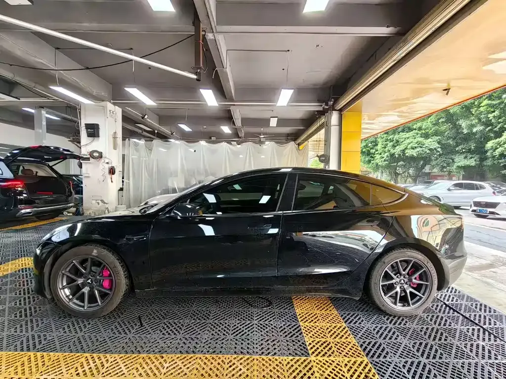 Tesla Model 3 — фото 5