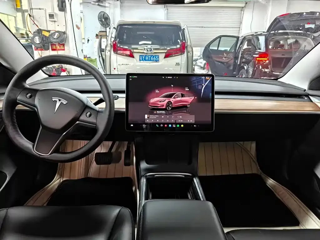 Tesla Model 3 — фото 3