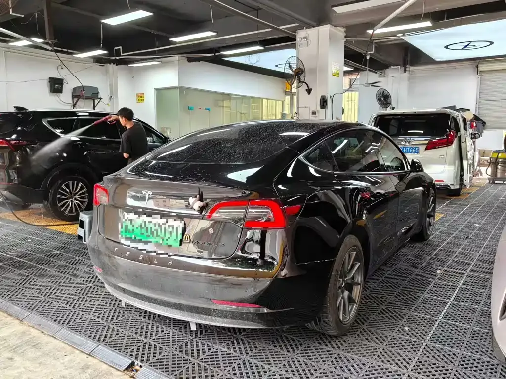 Tesla Model 3 — фото 4