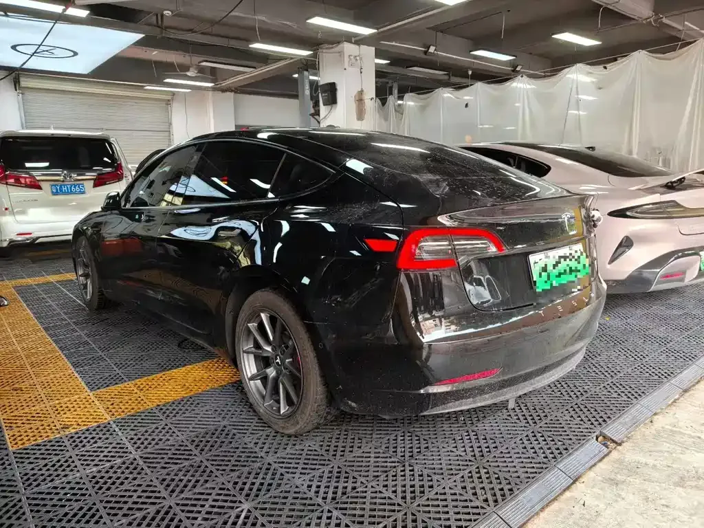 Tesla Model 3 — фото 6