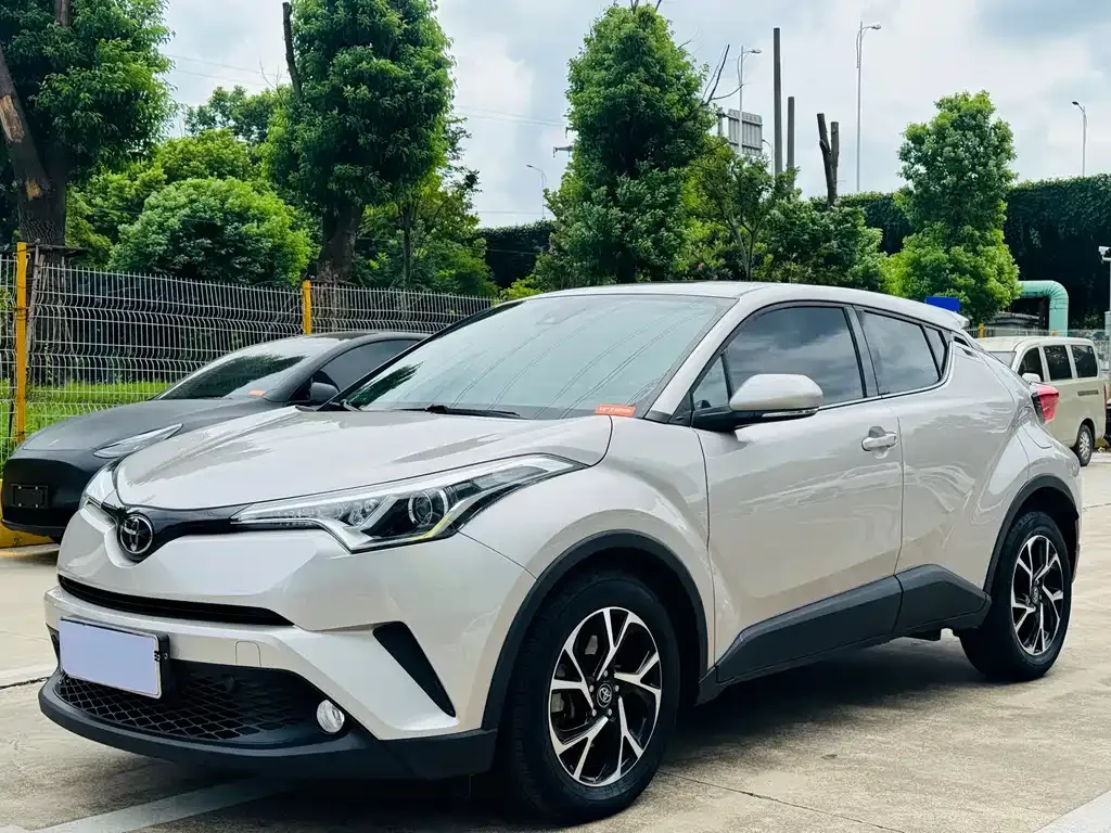 Toyota C-HR — фото 1