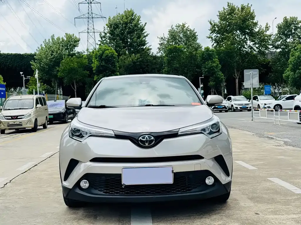 Toyota C-HR — фото 10
