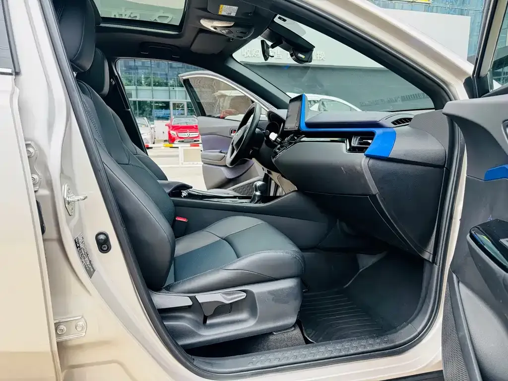 Toyota C-HR — фото 3