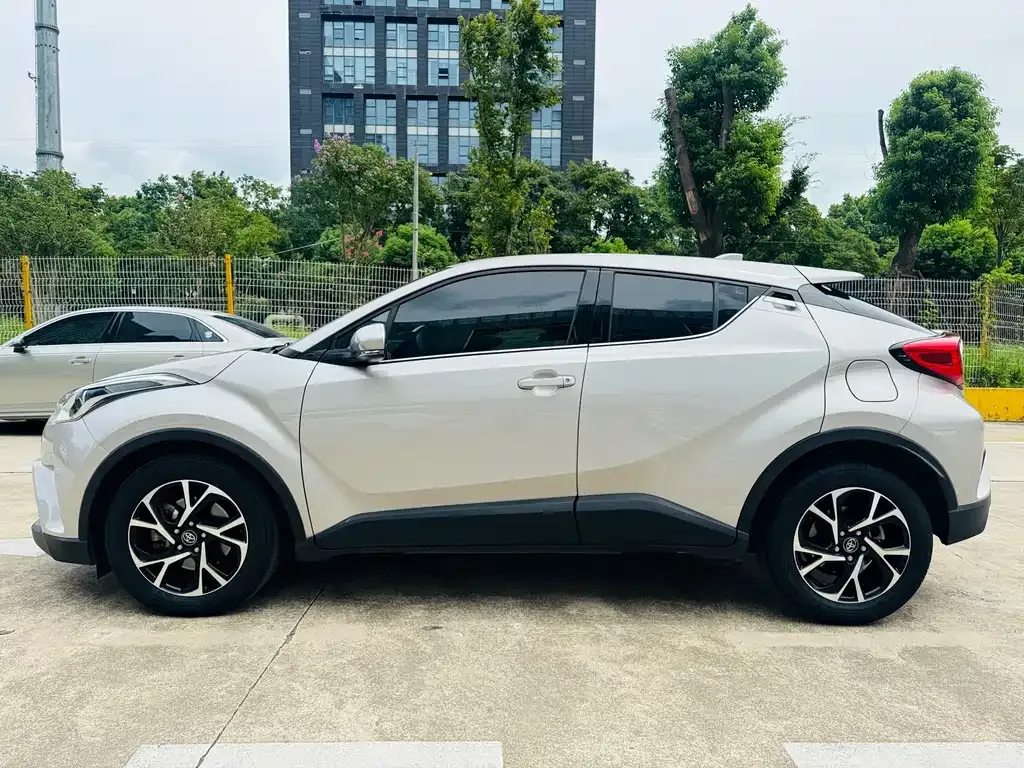 Toyota C-HR — фото 9