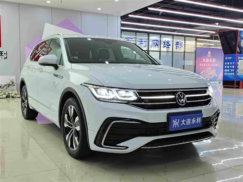 Volkswagen Tiguan L — фото 9