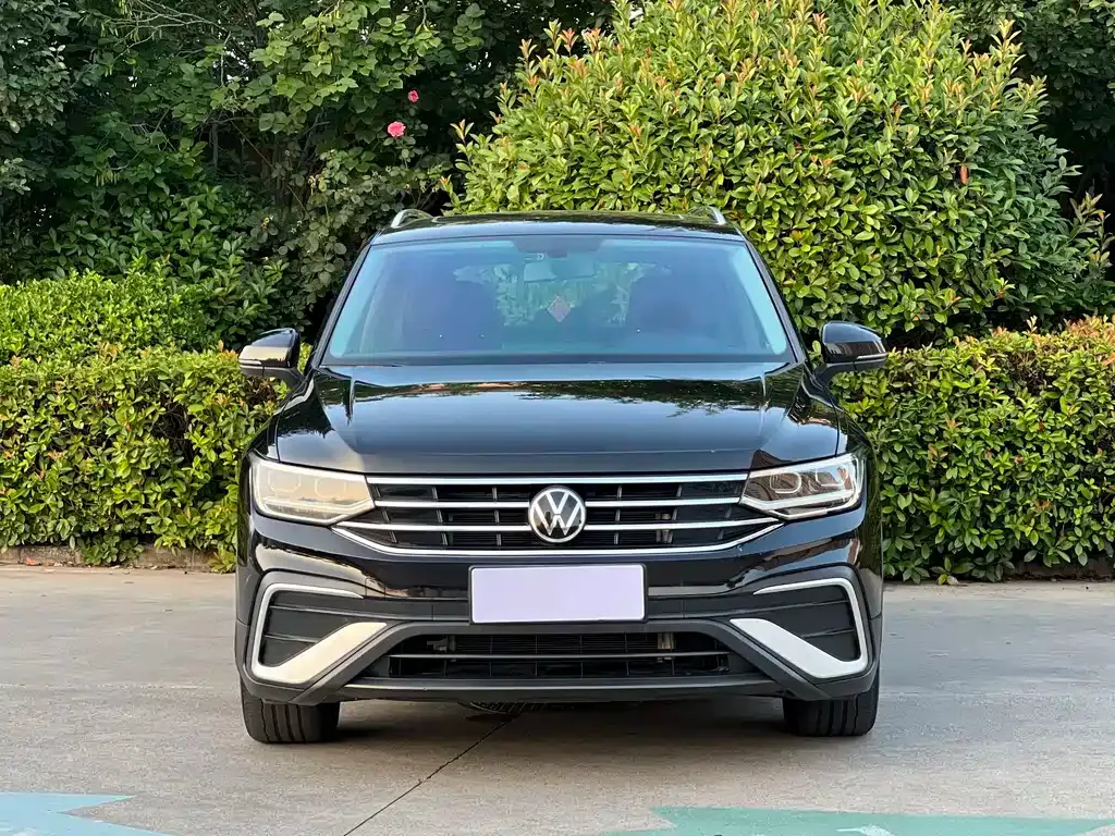 Volkswagen Tiguan L — фото 10